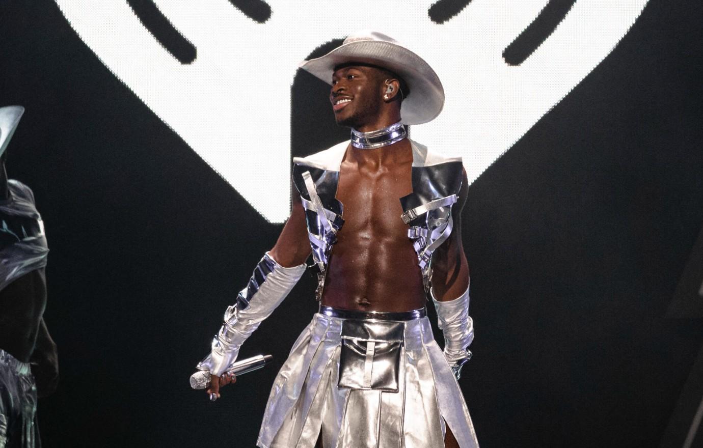 lil nas performs