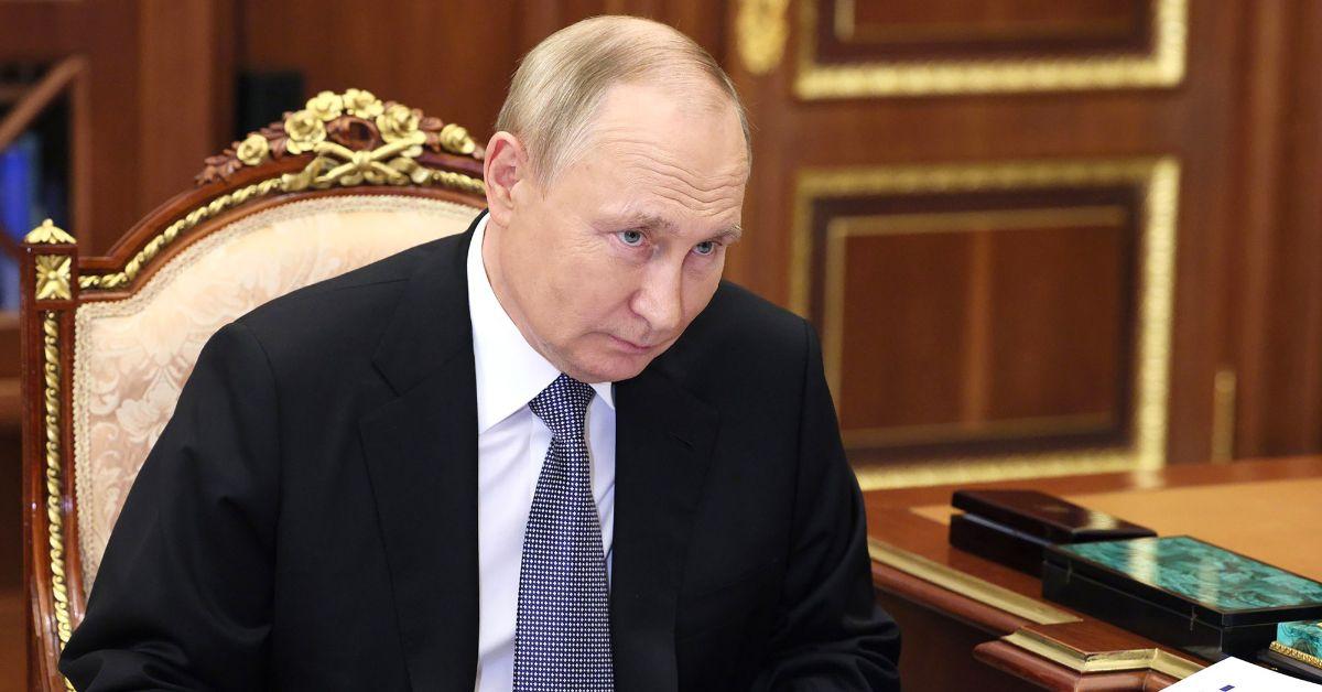 Putin Takes World Leaders 'To Strip Club' In Bid To Boost His Popularity