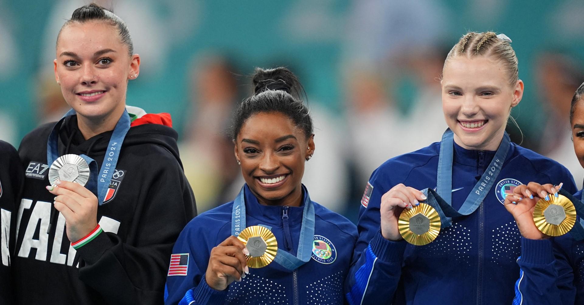 simone biles pennyless biological mom living poverty