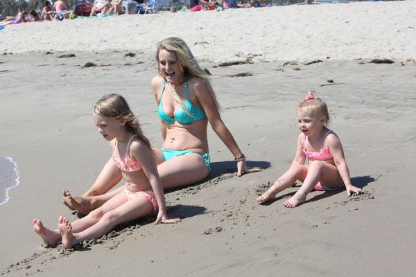 //teen mom leah messer bikini beach day la daughters monster mom