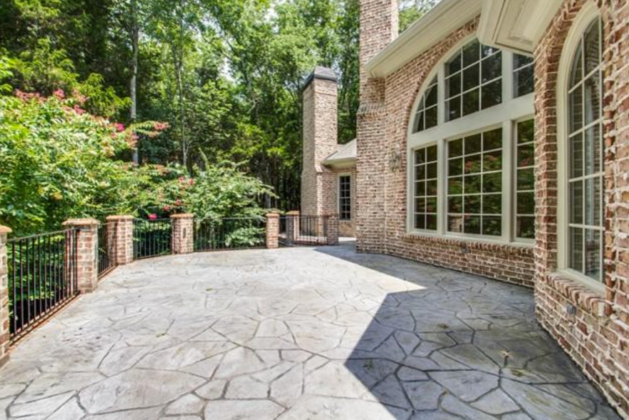 //oprah sells tennessee home