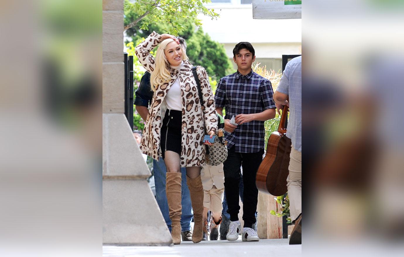 Gwen Stefani Packing On Pounds In Hopes Of Getting Pregnant Leopard print coat