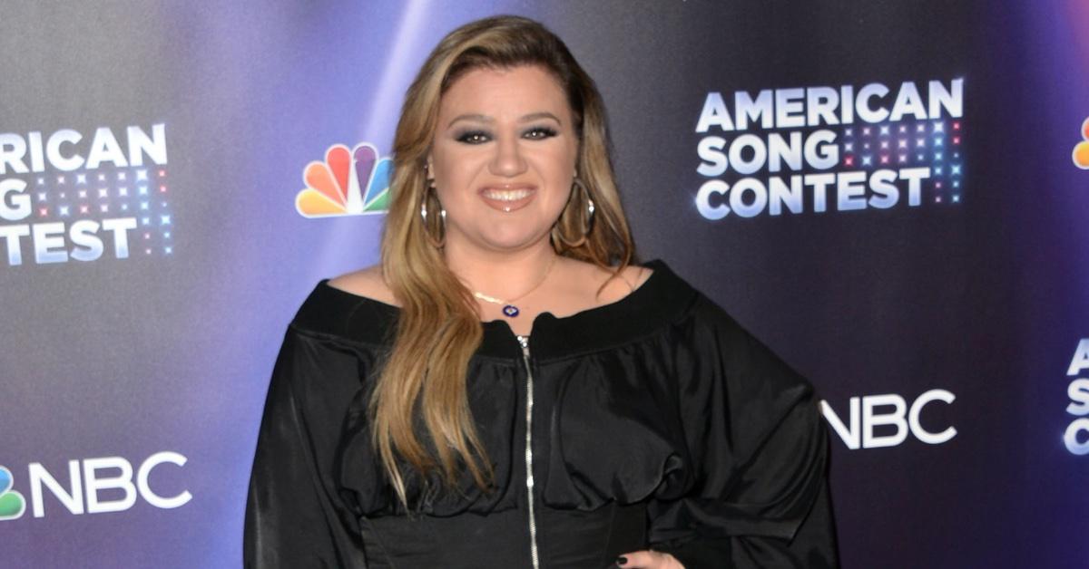 Kelly Clarkson's Secret Reason For Leaving 'The Voice'(00)