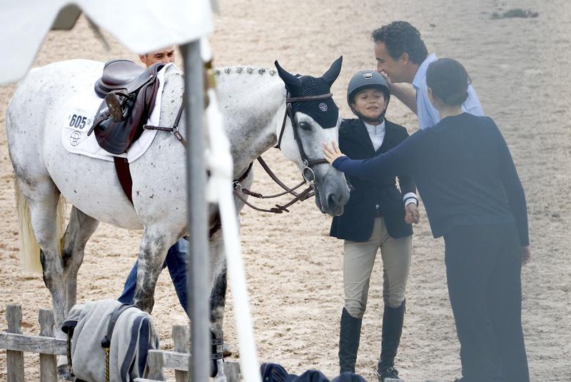 Mary Kate Olsen Olivier Sarkozy Married Kiss Horseback Riding