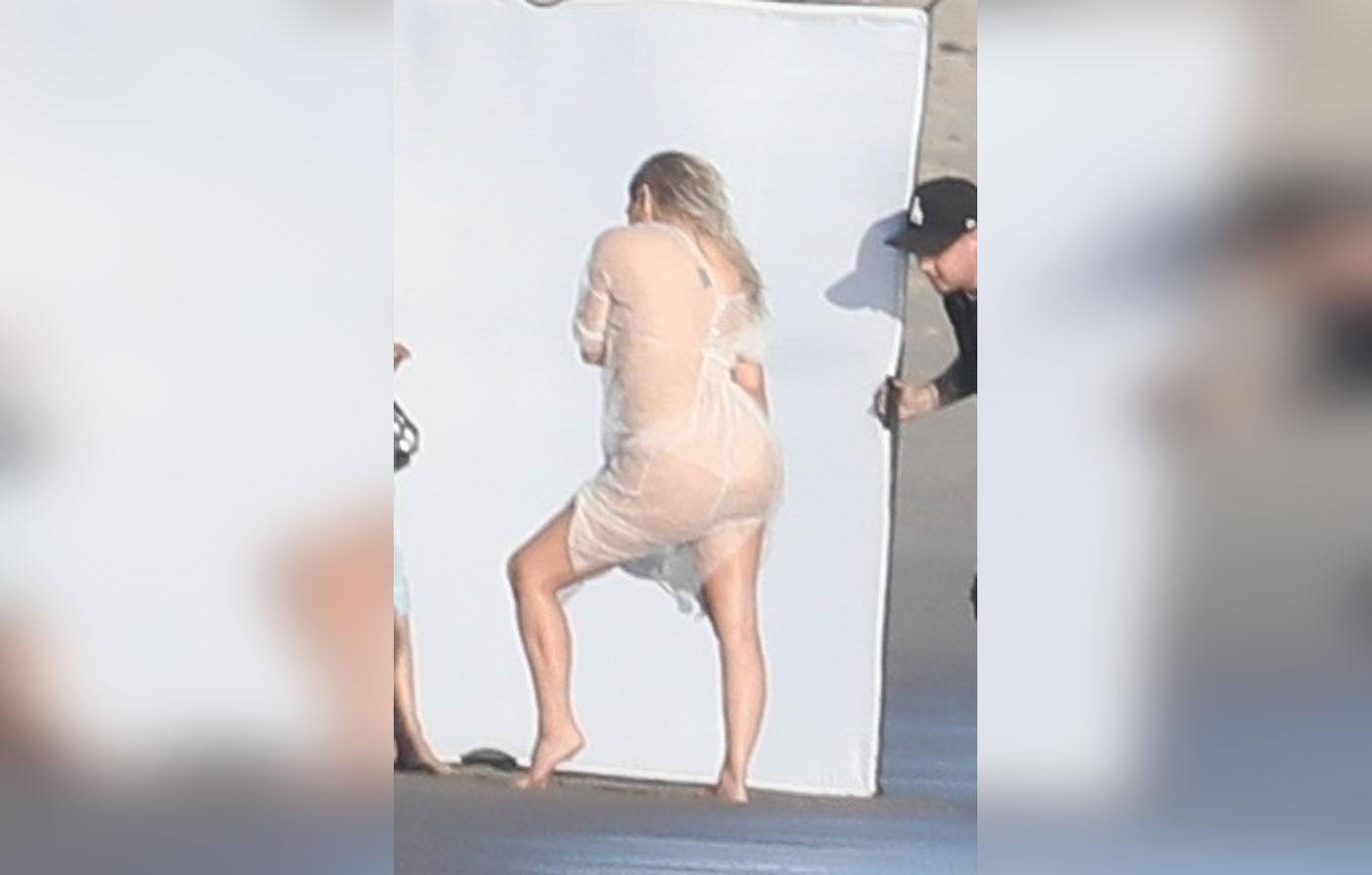 //kim kardashian naked photoshoot beach body