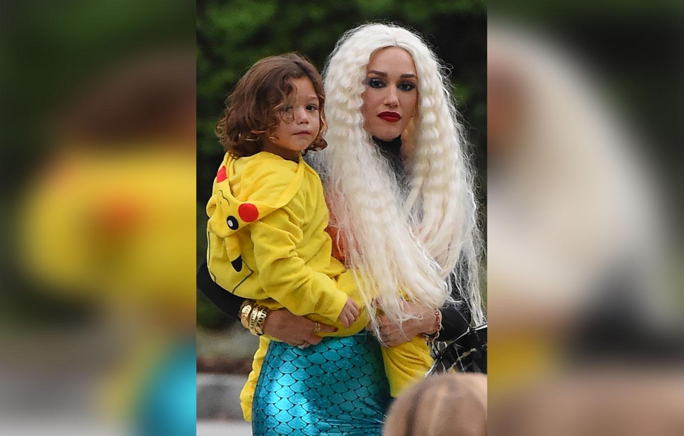 //pregnant gwen stefani hide baby bulge mermaid costume