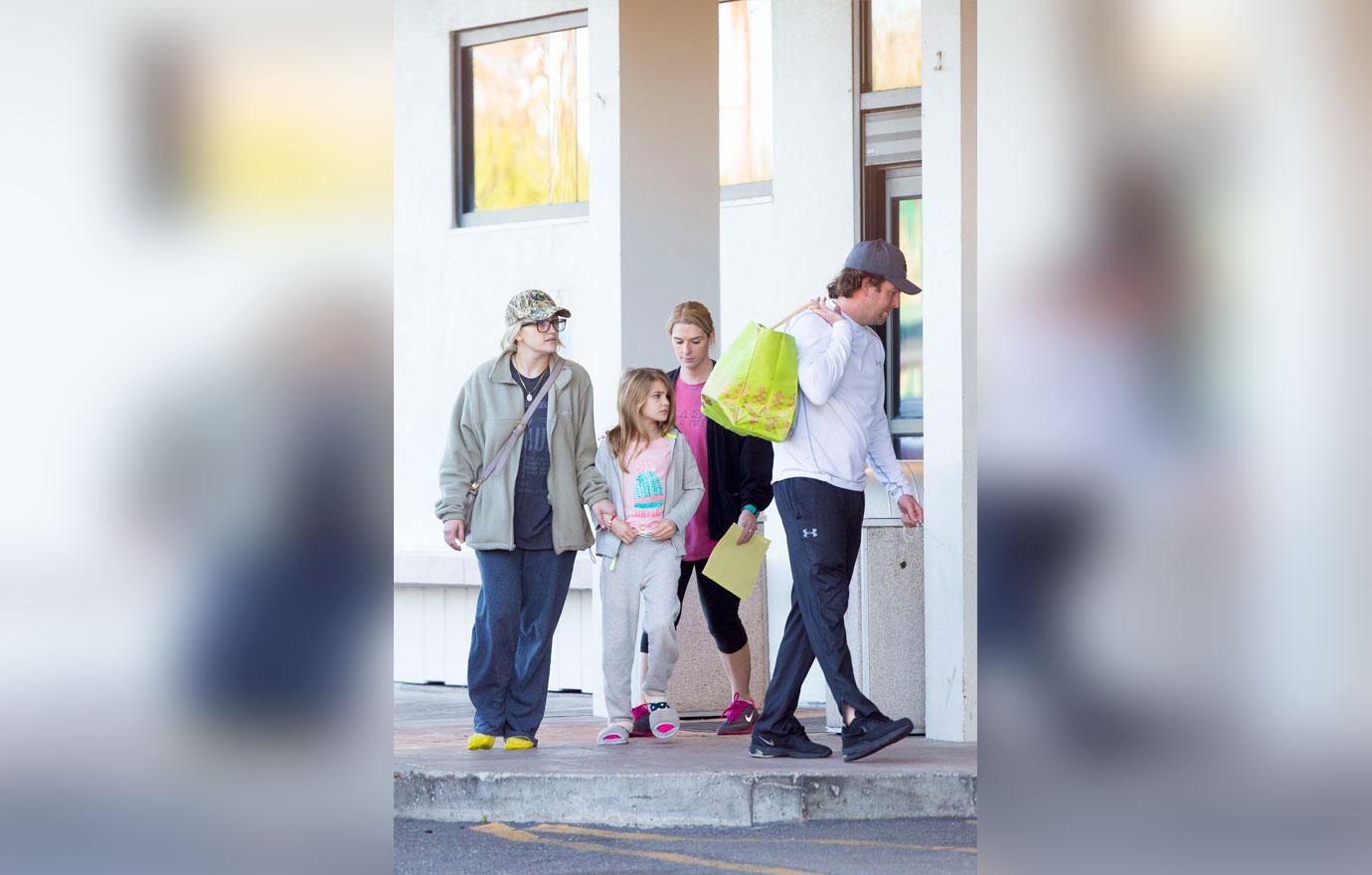 Jamie Lynn Spears Daughter Maddie Leaves Hospital Photos