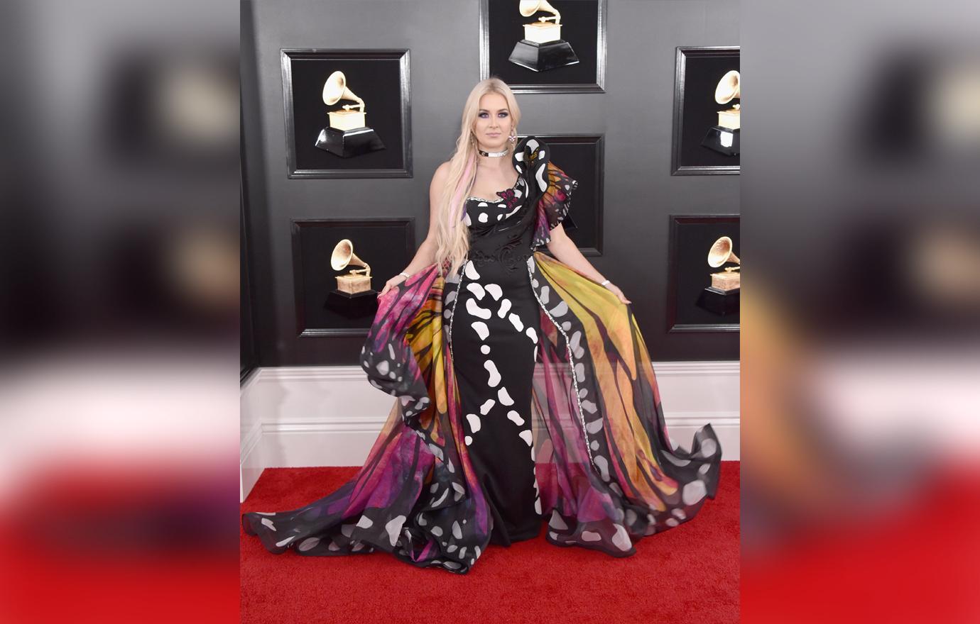 Grammys red carpet arrivals stars celebrities