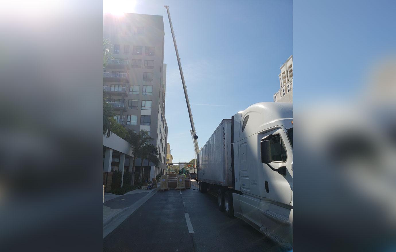 tom cruise moves into scientology penthouse photos