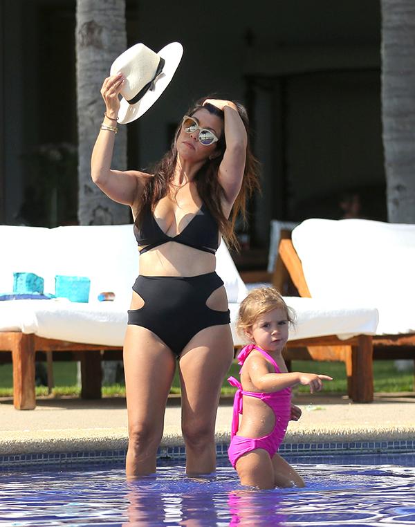 //Kourtney Kardashian Weight Loss