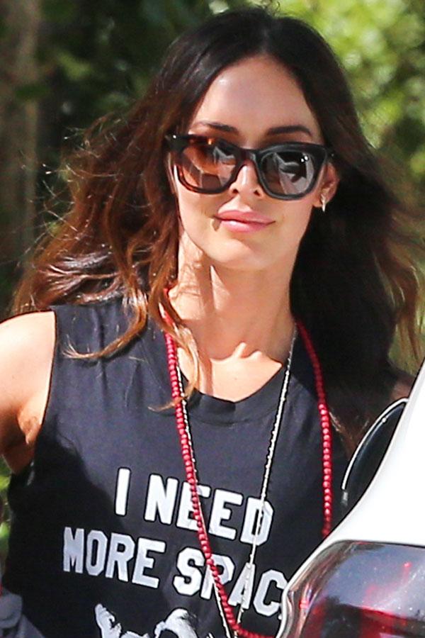 //Megan fox brian austin green divorce awkward tee shirt