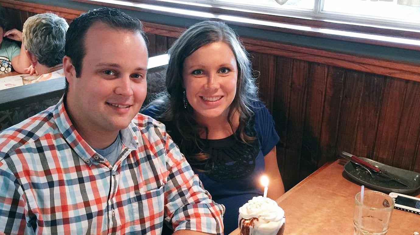 josh duggar wife anna holds hands walks into court criminal trial years prison