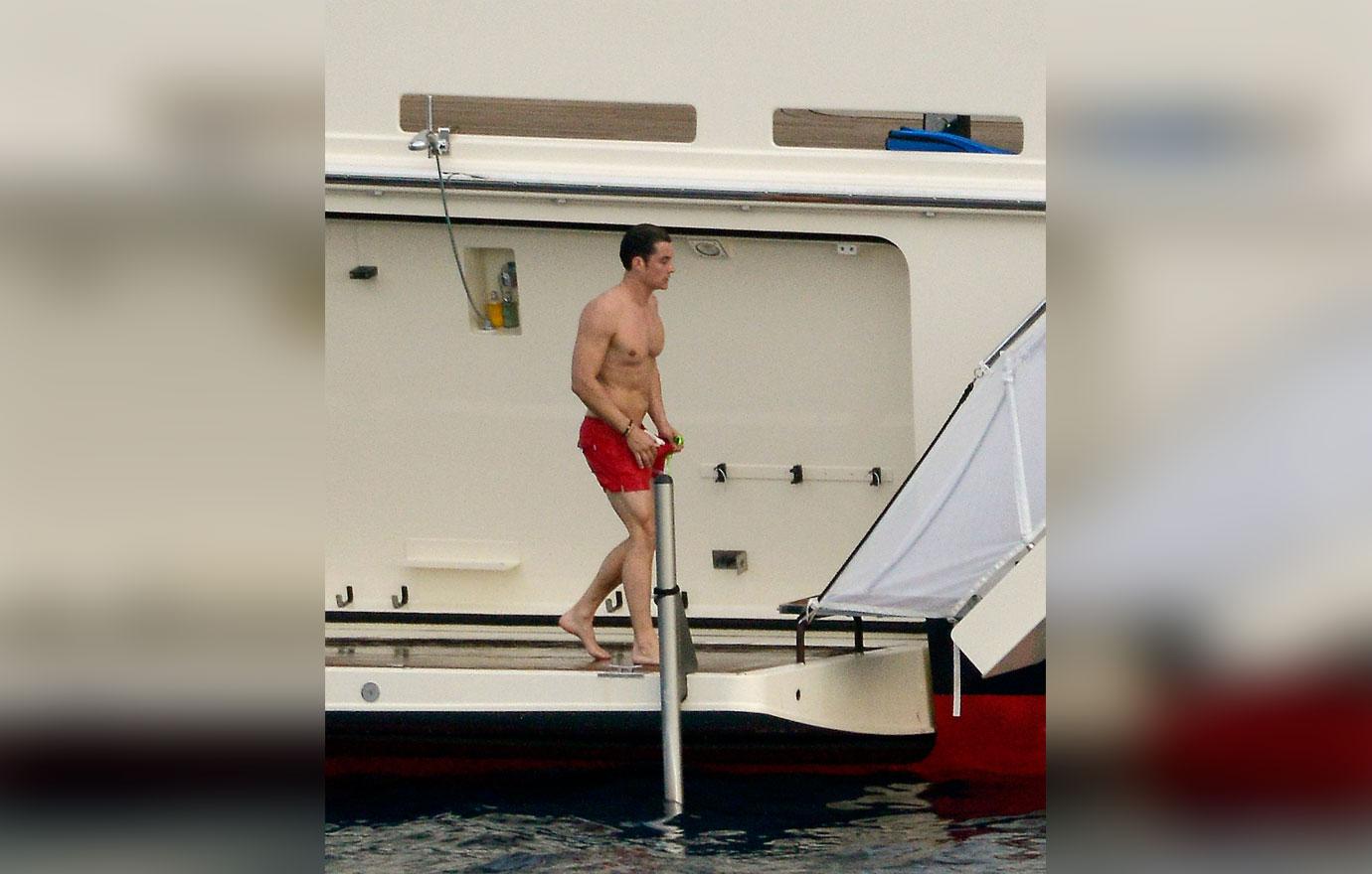 //orlando bloom shirtless nude penis yacht