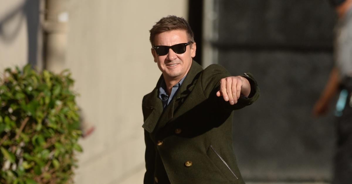 jeremy renner  call torso crushed difficulty breathing plowing accident