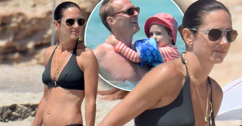 //Jennifer Connelly Bikini Paul Bettany Shirtless Vacation pp