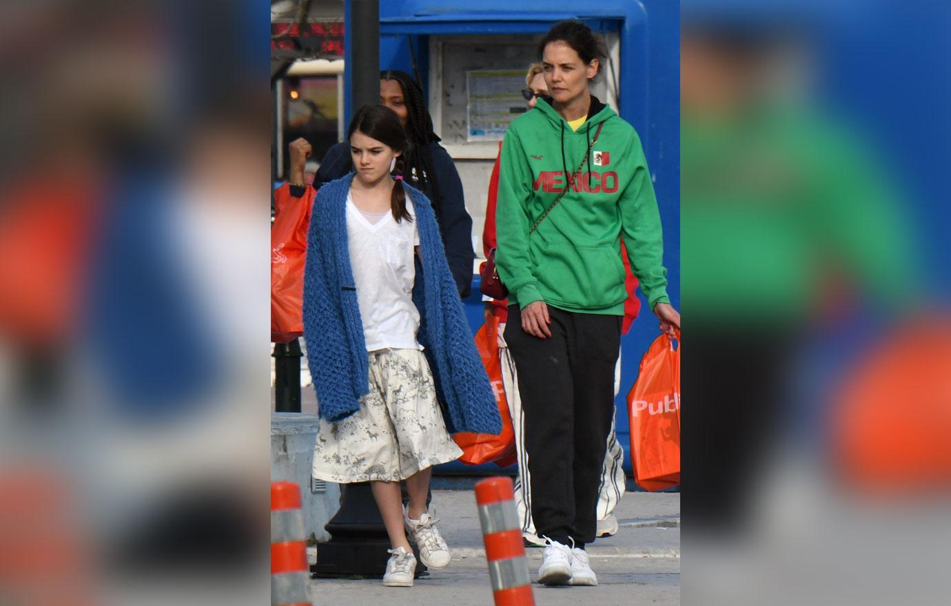 Katie Holmes Posts Photo With Her Mini-Me Suri Cruise