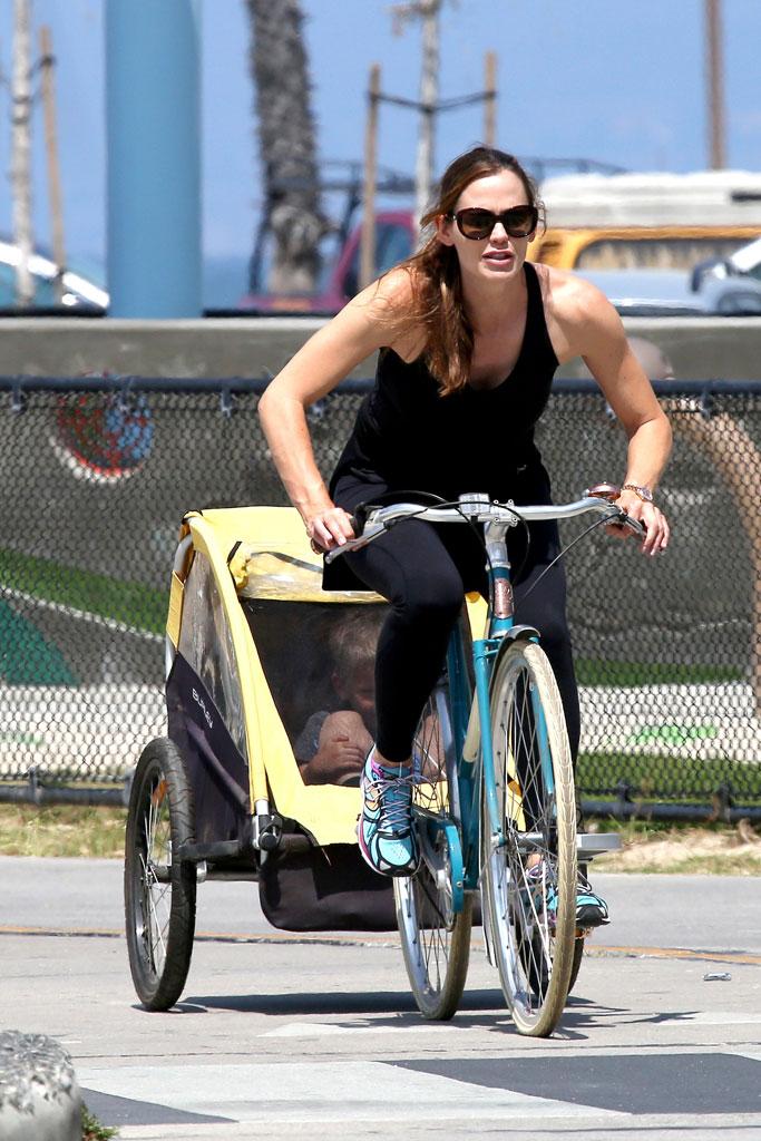 Jennifer Garner Ben Affleck Divorce Beach Kids Bike