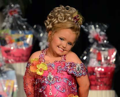 Honey Boo Boo Child Competes In The Sparkle & Shine Pageant