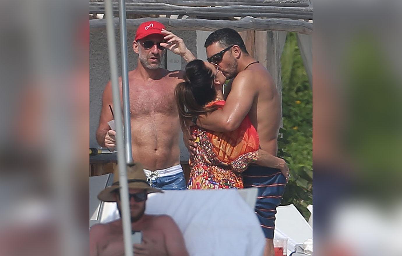 //kyle richards bikini husband kissing mexico