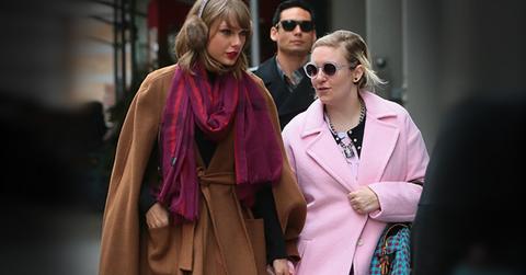 //Taylor Swift and Lena Dunham Hold Hands
