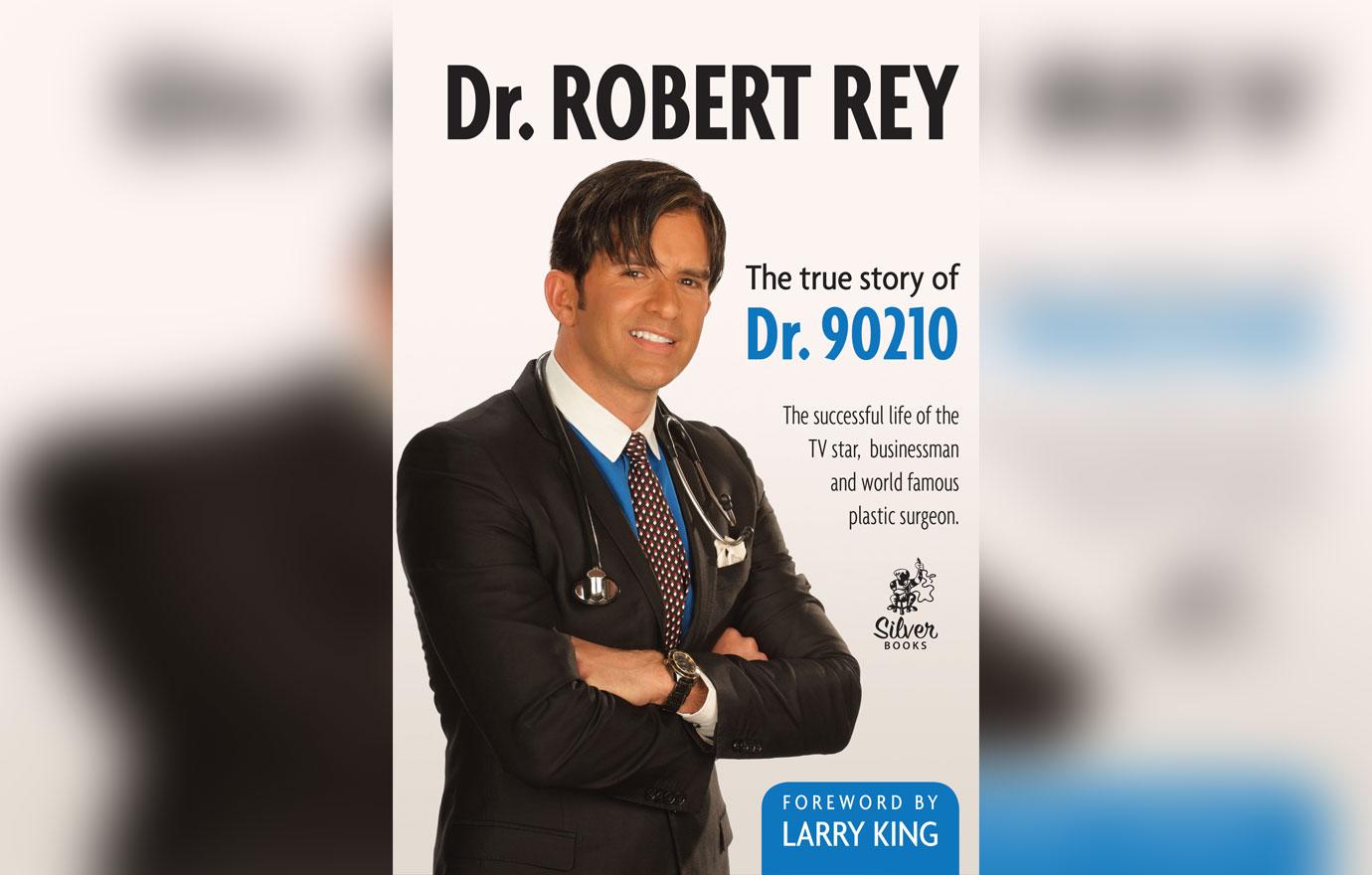 Dr. Robert Rey, aka Dr. 90210, is pictured during a lunch break in  Calabasas #lagossiptv @drrobertrey