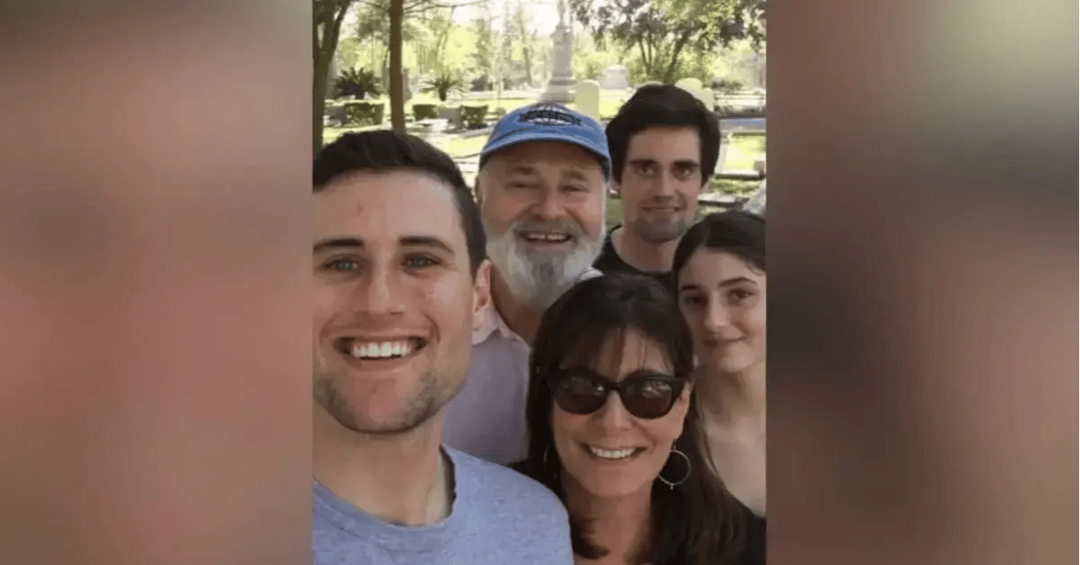 Photo of Jake Reiner, Rob Reiner, Michele Singer Reiner, Romy Reiner and Nick Reiner