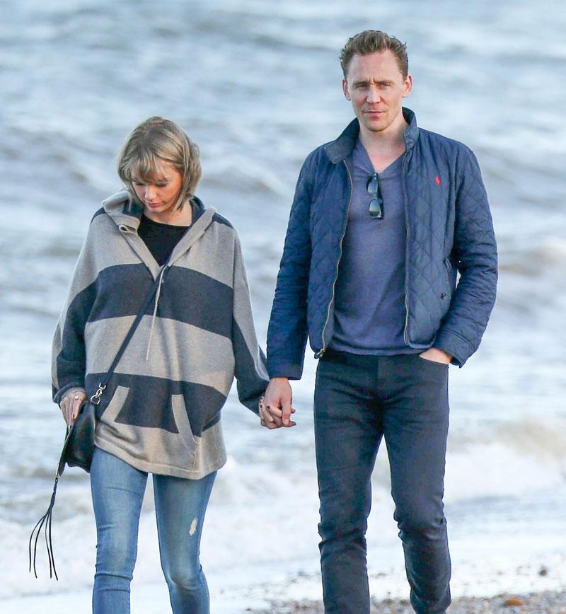 //taylor swift tom hiddleston walk beach with mom