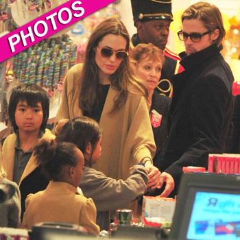 //angelina jolie brad pitt photos kids fao schwarz