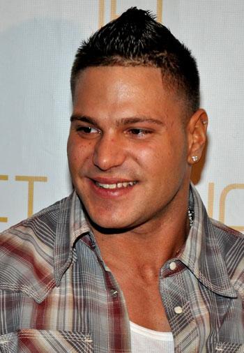 garen cache Dierentuin s nachts COURT DOCUMENTS: Jersey Shore's Ronnie Charged With Assault In 'One Shot'  Punch Case
