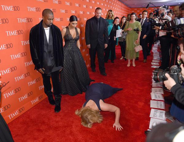 Amy Schumer Pranks Kim Kardashian Kanye West