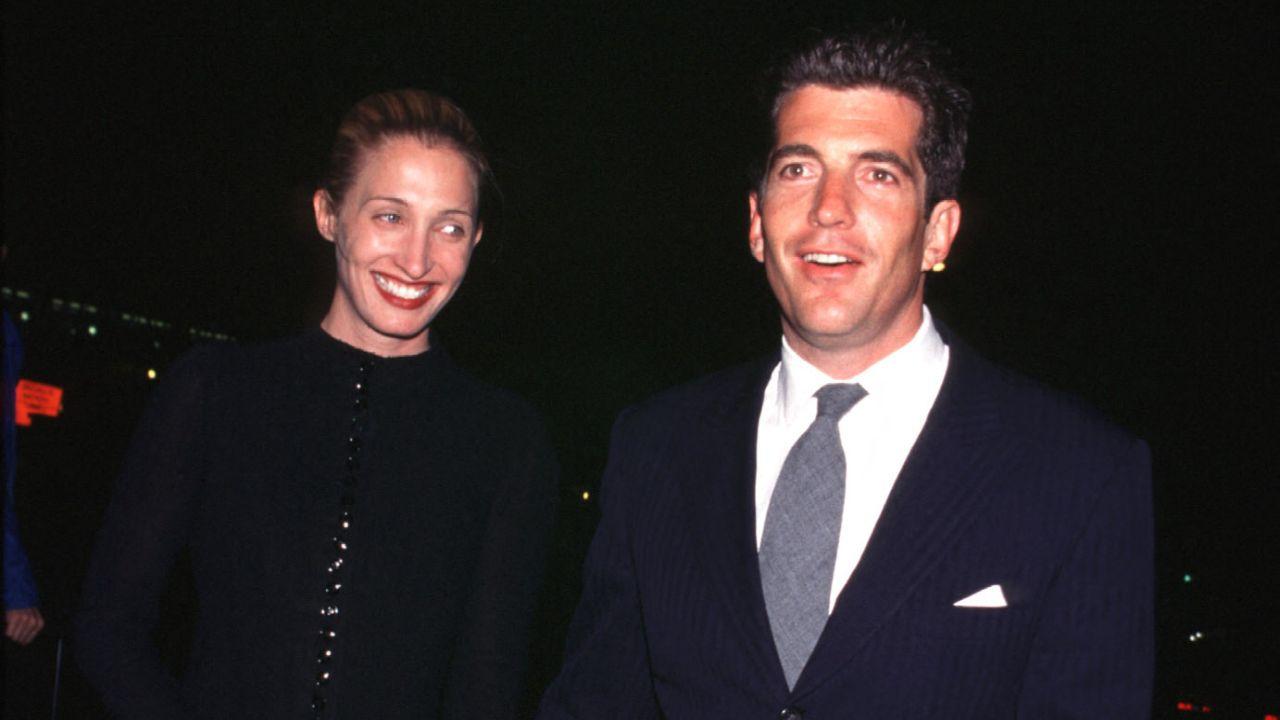 image of Carolyn Bessette and JFK Jr.