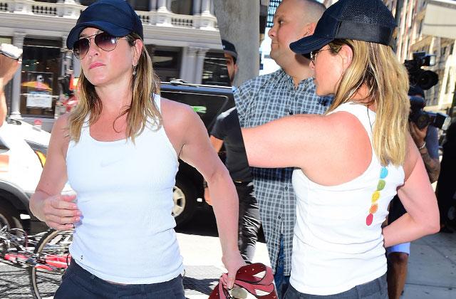 Jennifer Aniston sparks new baby rumors with 'bump bag