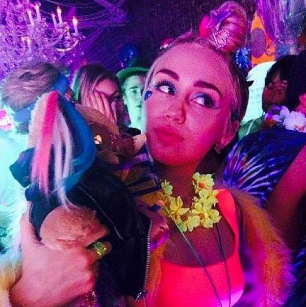 Twerk It 16 Photos Of Miley Cyrus Raunchy 22nd Birthday Bash