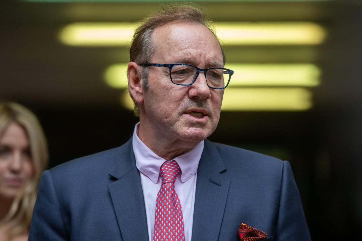 Sources said Spacey is contacting former industry allies in hopes of reviving his career.