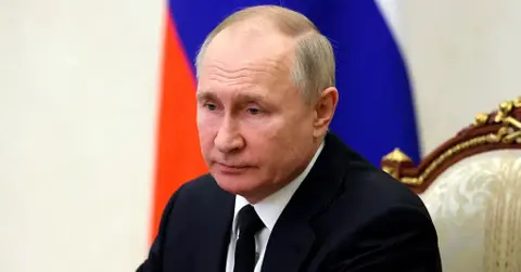 vladimir putin kremlin staff starting day bottle vodka stress ukraine warjpg