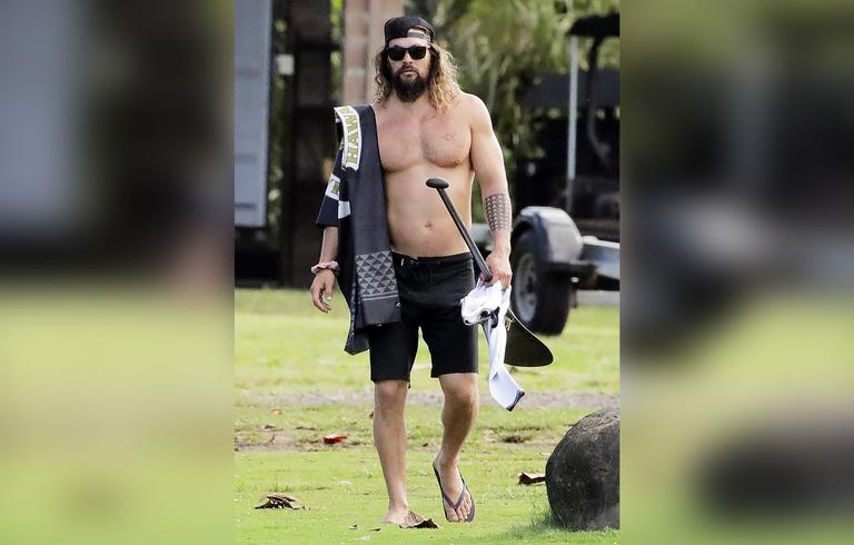 'Aquaman' Star Jason Momoa Shows Off His Chiseled Six Pack While ...