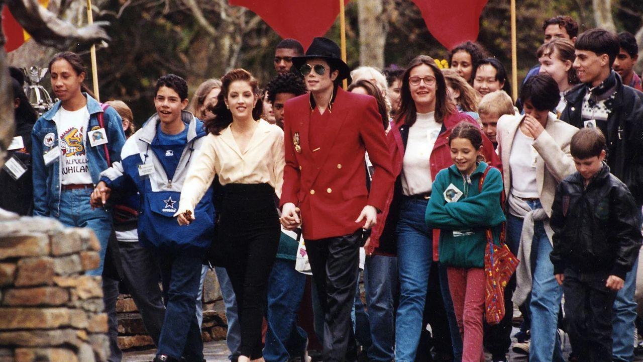 Image Of Michael Jackson and Lisa Marie Presley