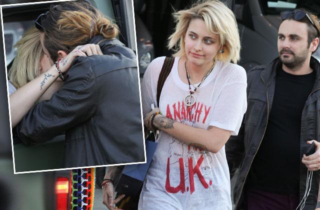 paris-jackson-kissing-mystery-man-new-manager