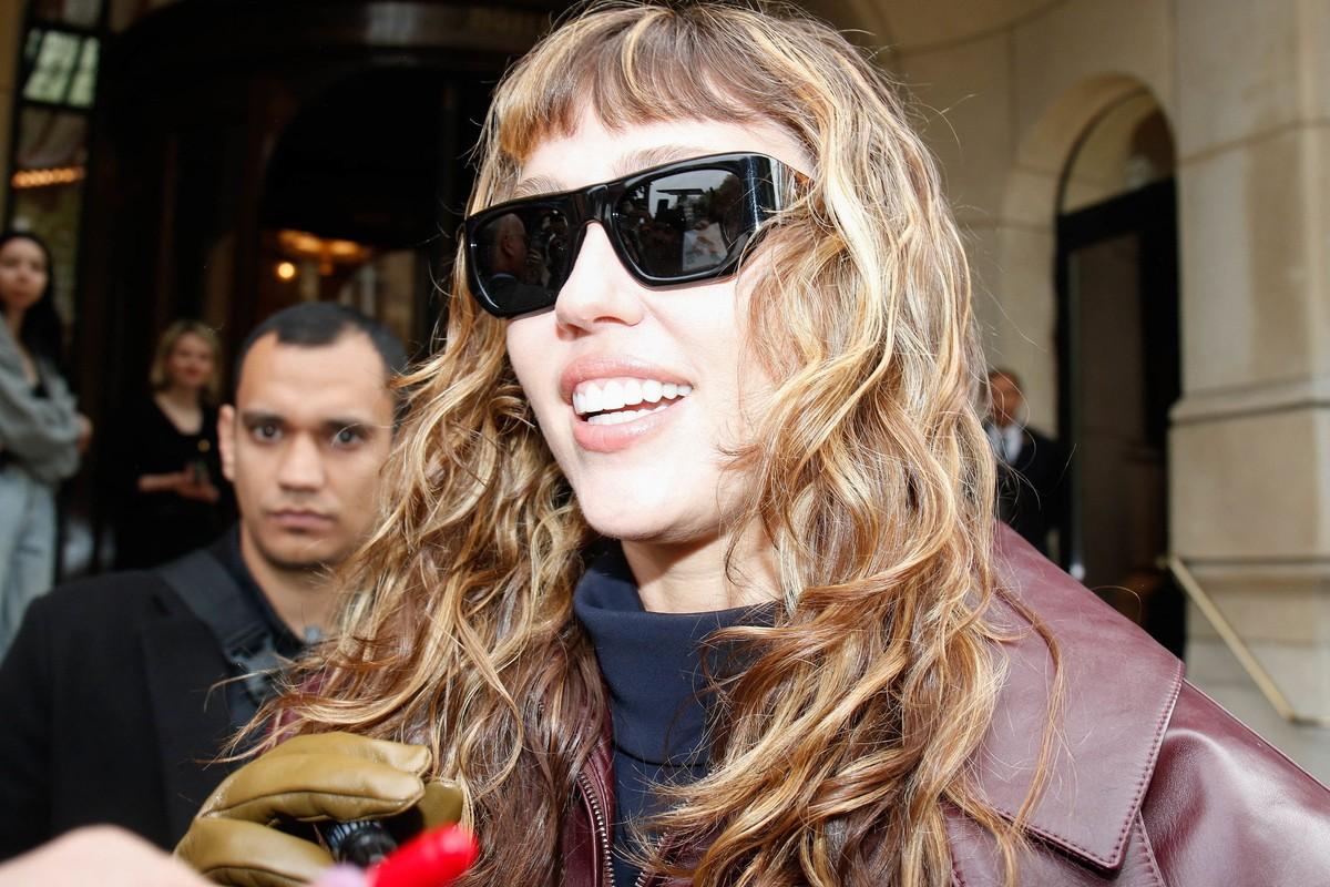 Miley Cyrus reportedly plans to exclude Elizabeth from her wedding to Maxx Morando to avoid upsetting Tish Cyrus.