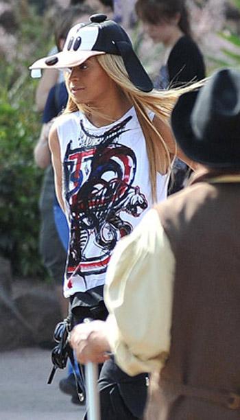 PHOTOS: Beyonce Gets Goofy At Euro Disney