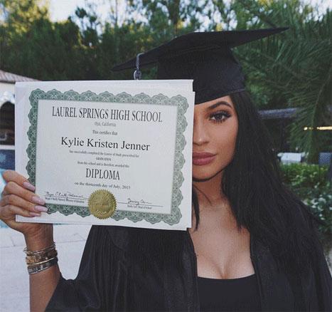 caitlyn jenner kris kylie graduation snub embed