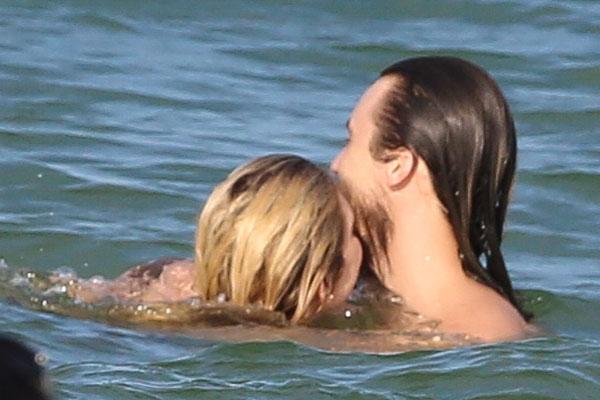 Kesha & Boyfriend Brazil Vacation