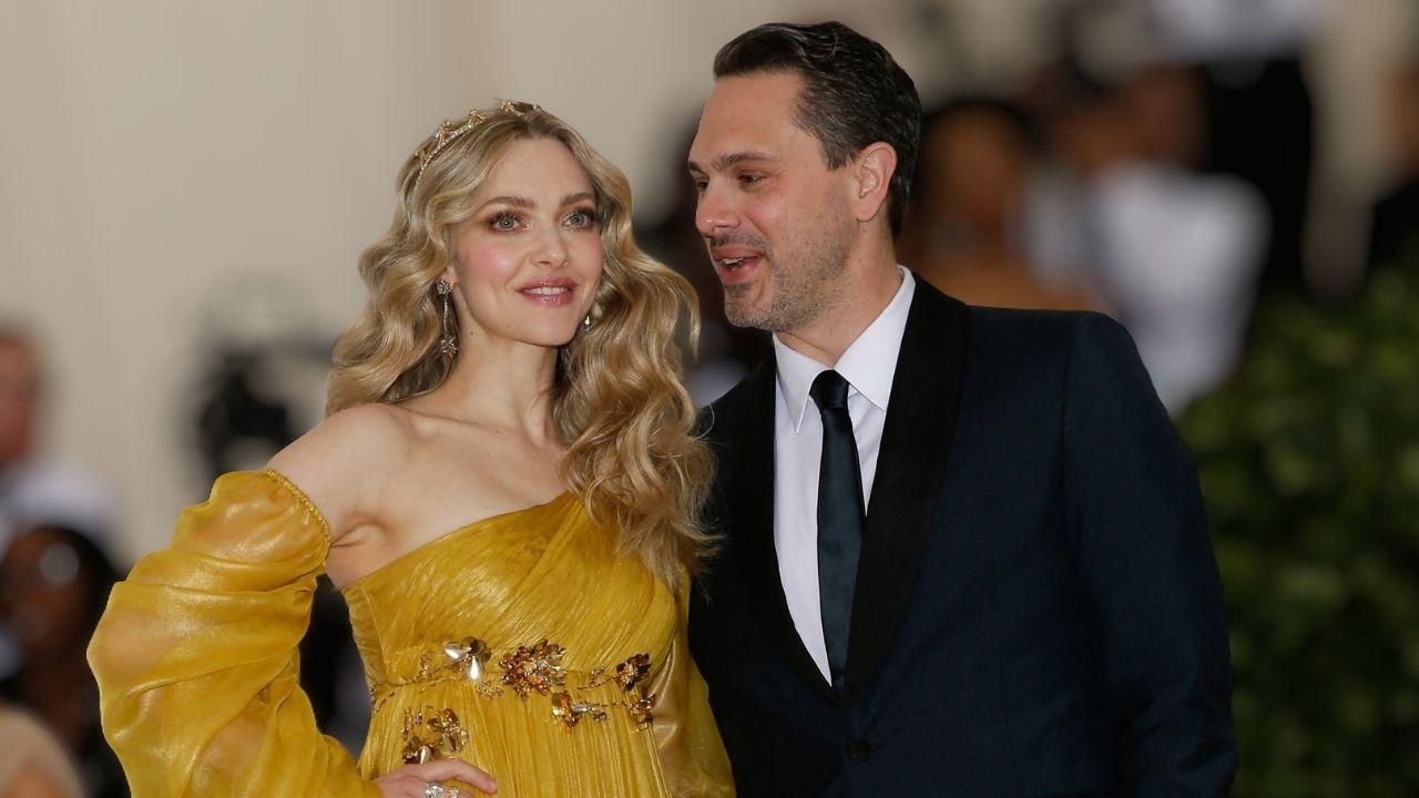 Photo of Amanda Seyfried and Thomas Sadoski