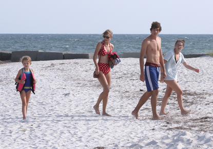 //taylor swift bikini conor kennedy