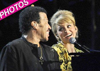 //nicole lionel richie tune in acm post