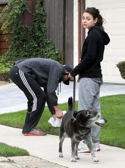 //ashton kutcher mila kunis no makeup dog walk