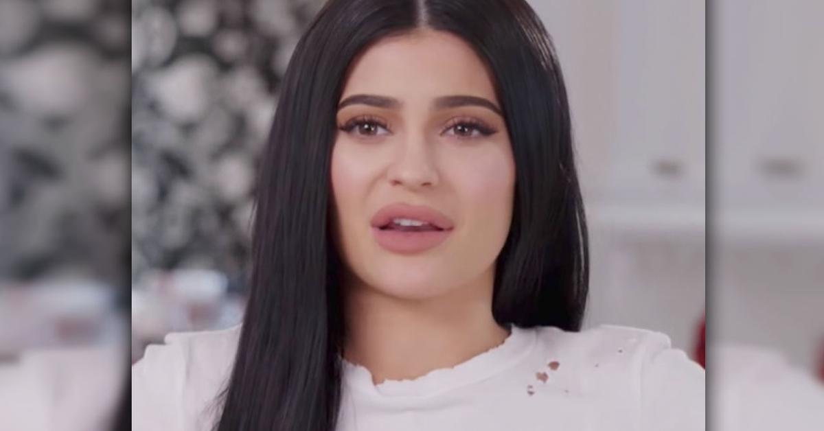 Kylie Jenner Covers Baby Bump In Family Photo!