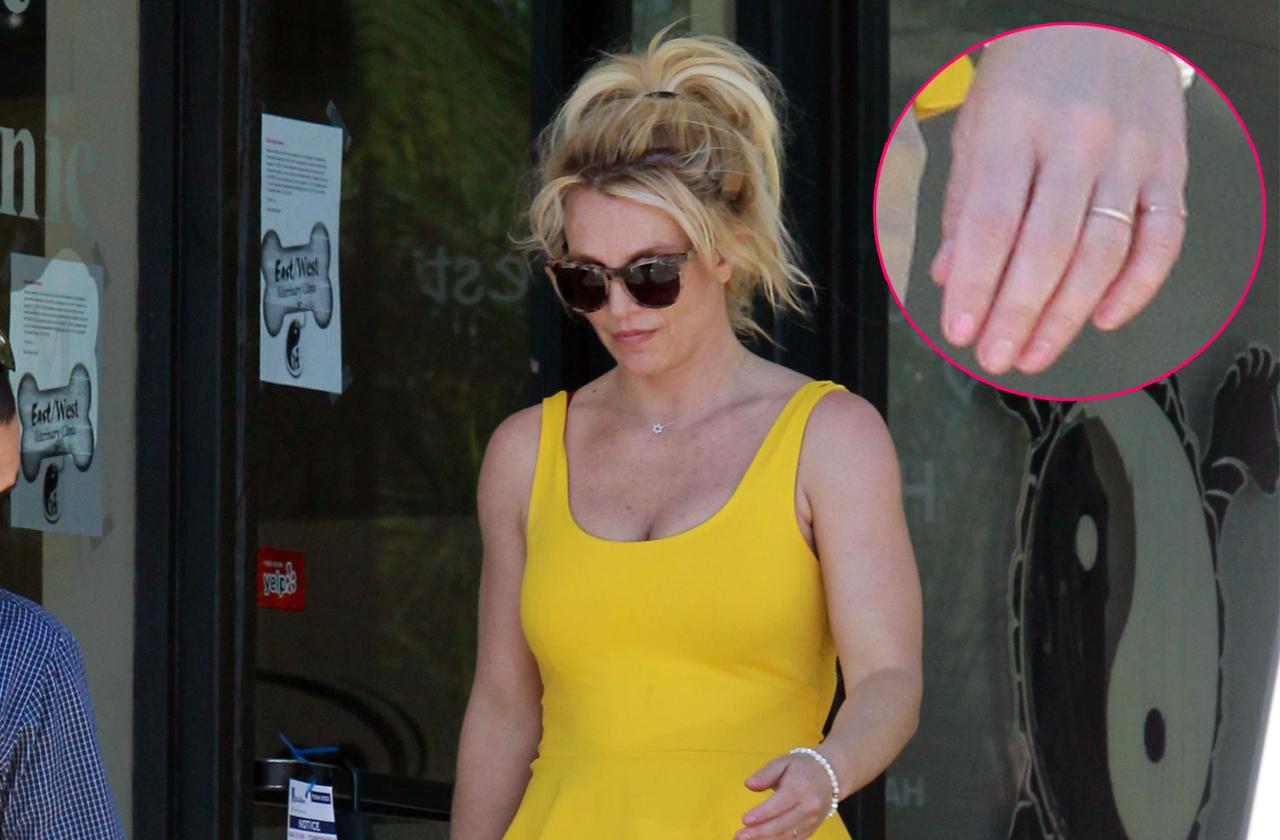 //britney spears wears gold band on wedding finger pp