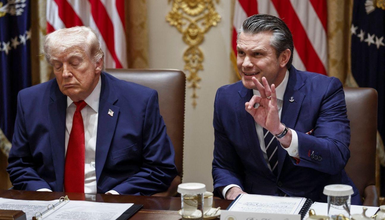 Picture of Donald Trump and Pete Hegseth