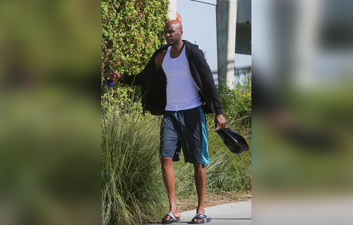 Lamar Odom buying alcohol before collapse